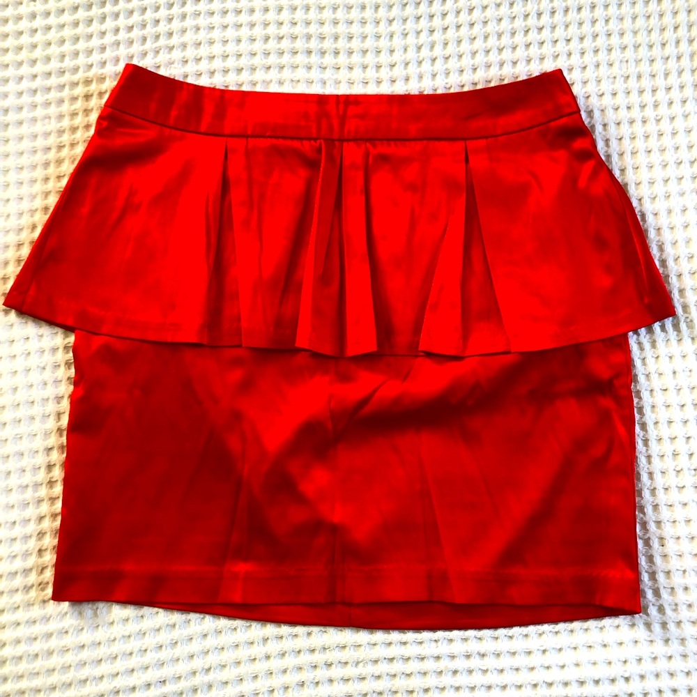 High waisted tight mini skirt with pleated detail